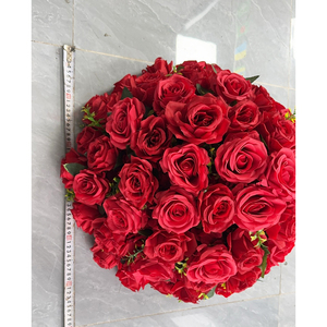 Boule de fleurs artificielles personnalisée faite à la main, rose rouge en soie, 60 cm, grande composition pour centre de table de mariage ou d'événement - Product Image 2