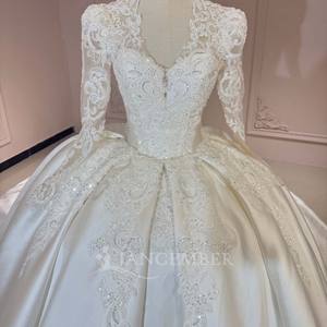 Robes de mariée exclusives en dentelle brodée satinée DW0190, col en V - Product Image 5