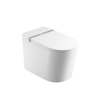 Accessoires de salle de bain automatiques modernes, y compris des toilettes intelligentes électriques avec chasse d'eau automatique et des toilettes intelligentes en céramique.
