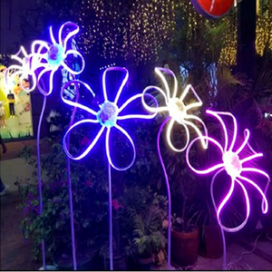 ไฟประดับตกแต่งรูปดอกไม้คริสต์มาสแบบ 2 มิติ LED สำหรับตกแต่งภายนอกสวน ถนน และภูมิทัศน์ในช่วงเทศกาล - Product Image 1