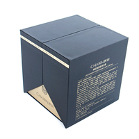 Boîte cadeau d'emballage en carton avec insert en velours à double porte ouverte et fermeture magnétique
