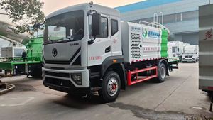 Camion-citerne à eau diesel de 10 m³ à grande capacité, transmission manuelle, portée d'arrosage de 12 à 16 m, 4x2, arroseur manuel - Product Image 4