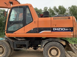 Excavatrice sur chenilles Hyundai 210W-7 d'occasion, 21 tonnes, robuste, fabriquée en Corée du Sud, à bon prix - Product Image 1