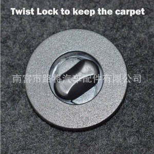4x Clips universales para alfombrillas de coche con pasadores, sujetadores antideslizantes de plástico negro para fijación interior de automóviles - Product Image 3