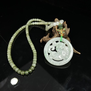Ciondolo Qilin in Giadeite Naturale Birmana di Grado A con Collana di Perle Sfumate in Giada Hetian, Gioiello Vintage da Donna, Talismano - Product Image 4