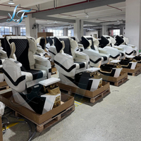 Fauteuil de pédicure de luxe avec massage par brume, bassin à LED pour les pieds et dossier inclinable pour salon de manucure et spa