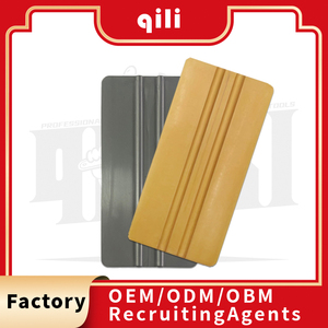 Qili Auto Film Essuie-<span class=keywords><strong>glace</strong></span> avec bord en feutre Vinyle Gris Couleur PP Grattoir à <span class=keywords><strong>glace</strong></span> en plastique pour usage quotidien Grattoir en vinyle Raclette en <span class=keywords><strong>caoutchouc</strong></span> Voiture Vinyle Wrap Grattoir à eau - Product Image 2