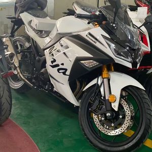 Kawasaki <span class=keywords><strong>Ninja</strong></span> <span class=keywords><strong>250</strong></span> ABS : Modèle Stratégique Mondial, Véhicule Sportif et Moto d'Occasion Fiable pour la Conduite Quotidienne - Product Image 5