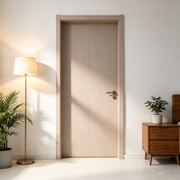 Porte intérieure en teck clair grainé, design minimaliste, noyau en panneau résistant à l'eau, fermeture magnétique silencieuse, appartement, villa