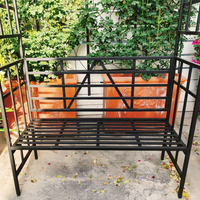 Arche de jardin en métal en gros avec banc, treillis en forme de maison pour plantes grimpantes, taille personnalisée pour commande en gros