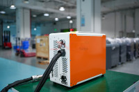 Nettoyeur à impulsions laser fibre haute puissance 100W portable - 100% sans danger pour les substrats (métal/marbre/pierre) - Vitesse de nettoyage 15-30m/h - Garantie 3 ans