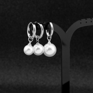 ต่างหูมุกแบบเรียบง่ายขายดีปี 2026 สไตล์หรูหรา ทำจากสแตนเลส เหมาะสำหรับทั้งชายและหญิง ขายส่งเครื่องประดับแฟชั่น - Product Image 1
