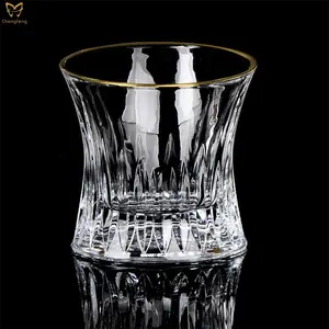 Kristal açık eski moda oyulmuş altın kenarlı viski bardağı, içecek bardağı