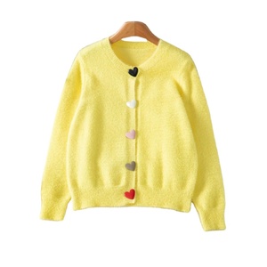 <span class=keywords><strong>Cardigan</strong></span> da <span class=keywords><strong>donna</strong></span> in maglia stile coreano di colore puro girocollo <span class=keywords><strong>giallo</strong></span> chiaro maglione a spalla regolare con bottone a forma di cuore colorato - Product Image 1