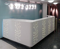 Comptoir de bar en acrylique translucide avec éclairage LED, design élégant et luxueux, comptoir de bar en surface solide