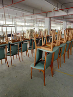 Vente en gros de chaise de salle à manger nordique moderne en bois massif frêne fauteuil de salle à manger rembourré avec coussin rembourré pour appartement et maison
