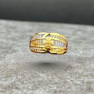 Elegante Anillo de Oro de 22K para Mujer |   Anillo Moderno con Motivo de Hoja Dorada |   Joyería Ligera de Primera Calidad para Toda Ocasión - Product Image 1