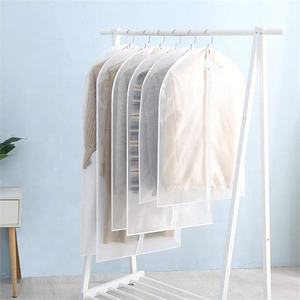 Vente en gros de <span class=keywords><strong>housse</strong></span> de vêtement transparente sac de costume haute capacité sacs de vêtements suspendus transparents - Product Image 5