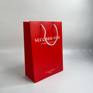 Sacs en papier rouge mat avec estampage à chaud blanc - Sacs shopping personnalisés pour boutiques, vins et cosmétiques - Product Image 3