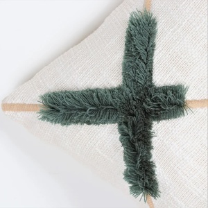 Funda de Cojín Boho Hecha a Mano en Color Marfil y Negro con Ribete de Encaje, Decoración para Sofá, Hotel y Hogar - Product Image 3