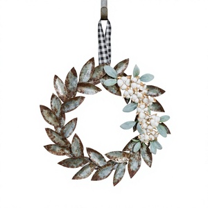 Corona de Hojas Metálicas Estilo Rústico con Capullos de Algodón, Hecha a Mano, Decorativa, Redonda, Sin Iluminación - Product Image 1