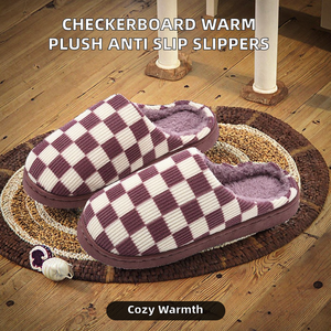 Chaussons d'hiver classiques chauds et confortables en peluche avec semelle extérieure en PVC antidérapante et épaisse pour la maison - Product Image 2