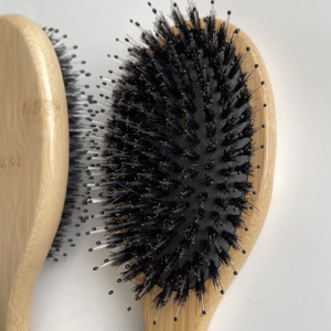 Meilleure <span class=keywords><strong>brosse</strong></span> à cheveux <span class=keywords><strong>en</strong></span> bois naturel pour femmes, hommes et enfants, forme ovale, poils <span class=keywords><strong>de</strong></span> <span class=keywords><strong>sanglier</strong></span>, pour démêler, lisser et masser les cheveux humides ou secs - Product Image 4