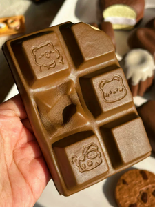 Réplica de Barra de Chocolate con Diseño de Dibujos Animados en Relieve, Modelo de Chocolate Relleno con Efecto Mordido, Adorno de Escritorio, Decoración para Vitrina de Pastelería - Product Image 2