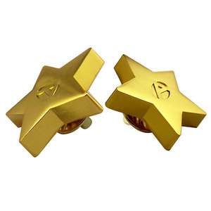 Goupilles à revers personnalisées, lot de 50 pièces, métal noir, alliage de Zinc, relief rouge timbre, émail doux, étoile, Badge métallique or, bon marché - Product Image 1