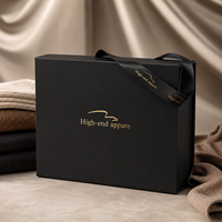 Boîte cadeau personnalisée OEM pour vêtements, en carton rigide noir mat, avec fermeture magnétique pliable, logo en feuille d'or pour homme, poignée en ruban, livraison plate