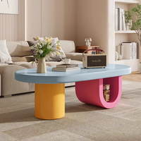 Table basse fabriquée en usine pour le salon, mobilier d'intérieur, style moderne et simple, design tendance et luxueux, plateau en bois et métal, rangement intégré