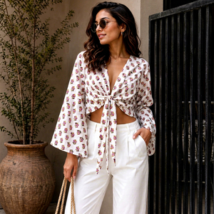 Chemisier en mousseline blanc à imprimé fruits pour femme, coupe ample, col en V, manches kimono, idéal printemps-été - Product Image 1
