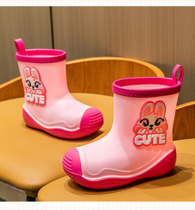 Bottes de pluie pour enfants - Nouveau style, chaussures aquatiques mignonnes à motifs de dessins animés pour enfants, pour une utilisation en extérieur, imperméables et antidérapantes - Product Image 2
