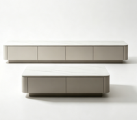 Ensemble moderne de meuble TV et table basse en pierre frittée, avec coins arrondis et rangement intégré pour salon