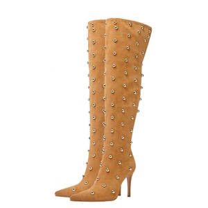 Bottes en daim à talons hauts pour femmes, grande taille 46, avec dessus large pour cuisses larges, bottes longues d'hiver avec rivets métalliques - Product Image 5