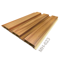 Paneles de Techo de Madera WPC Ecológicos a Precio de Fábrica, Diseños de Techo Ignífugos, Paneles de Techo Suspendidos de PVC con Sistema de Enclavamiento Tipo T y G