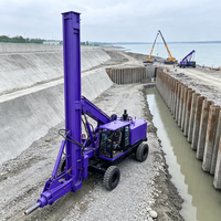 Pile driver pour le pieutage des fondations des ascenseurs à fauteuils et des tours de gondole des stations de ski