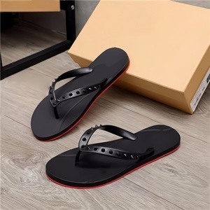 Sandalias de Diseñador de Lujo de Alta Calidad con Remaches para Hombre y Mujer, Chanclas Planas de Cuero Genuino, Sandalias Casuales para Caminar - Product Image 2