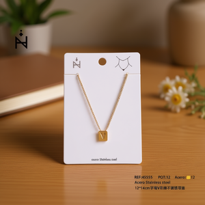 Collana in Acciaio Inossidabile con Ciondolo a Forma di Lettera V 12x14cm, Charm Pendente alla Moda - Product Image 2