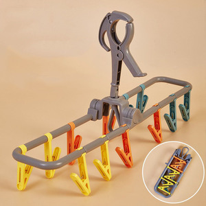 Colgadores de plástico plegables con 12 clips para bufandas de bebé, ropa corta, calcetines, ropa interior y toallas; y estante de plástico con ocho clips para medias. - Product Image 3