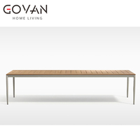 Meubles de patio de luxe : Table de repas extérieure en aluminium avec plateau en teck, idéale pour les repas en plein air dans les jardins, les hôtels et les villas