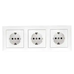 Toma de 3 vías con rosca hembra de 1 pulgada, apta para sistemas de fontanería y distribución de fluidos en instalaciones domésticas. - Product Image 1