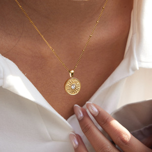 Collar con Colgante de Moneda Sol y Luna de Acero Inoxidable Impermeable, Chapado en Oro de 18K, Collares Celestiales en Capas - Product Image 1