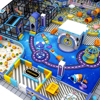 Aire de jeux intérieure sur le thème de l'espace, Château Ludique Galactique pour Enfants avec Toboggans Fusée et Piscines à Balles Extraterrestres pour les Écoles