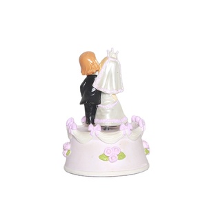 Cadeaux de mariage, boîte à musique, figurines de la mariée et du marié avec boîte à musique, souvenir, statue en résine de couple amoureux - Product Image 3