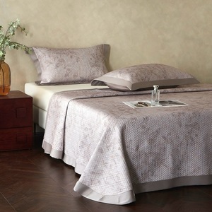 Tapis de refroidissement en fibre de bambou haut de gamme couverture d'impression personnalisée respirant lavable léger draps de lit matelassés de luxe 3 pièces ensemble de literie - Product Image 5