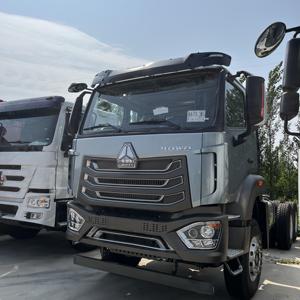 Camión Tractor HOWO NX 6X4 de 371HP Usado de Alta Eficiencia con Motor Weichai y Transmisión de 12 Velocidades, Gran Venta en África - Product Image 1