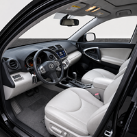 Подержанный автомобиль Toyota RAV4, 2008 года выпуска, с АКПП, левым рулем, для комфортных поездок, с низким расходом топлива, компактный, для международных поездок.
