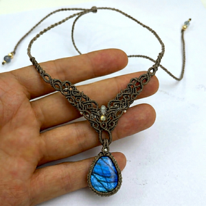 Collar Colgante de Macramé Hecho a Mano con Piedra de Labradorita Azul, Estilo Bohemio, Unisex, para Uso Diario - Product Image 1