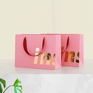 ถุงกระดาษของขวัญพิมพ์โลโก้สั่งทำขายส่ง ถุงกระดาษช้อปปิ้งสำหรับร้านค้าปลีกบูติก พร้อมโลโก้ของคุณเอง - Product Image 3